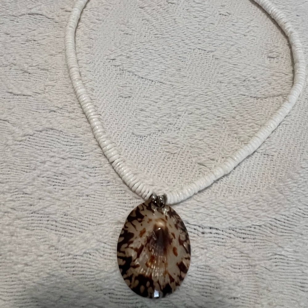 White and Brown Shell Pendant Necklace